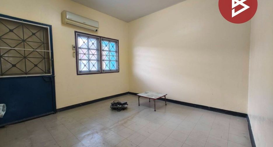 À vendre 2 chambres maison de ville à Phra Samut Chedi, Samut Prakan