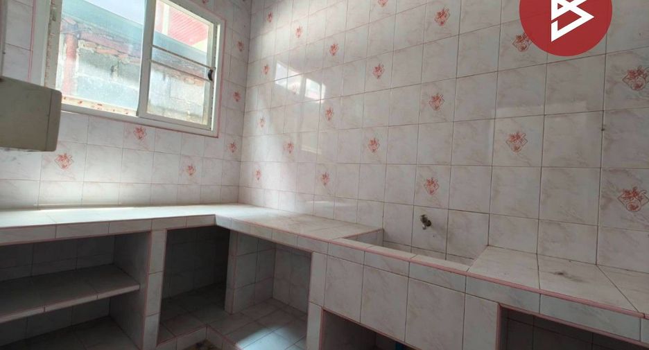 À vendre 2 chambres maison de ville à Phra Samut Chedi, Samut Prakan