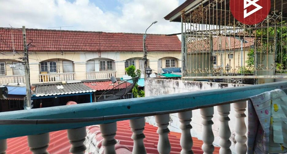 À vendre 2 chambres maison de ville à Phra Samut Chedi, Samut Prakan