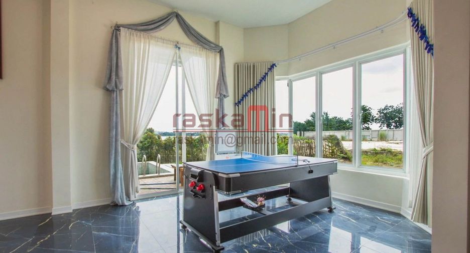 For rent 6 bedrooms villa in Bang Lamung, Chonburi