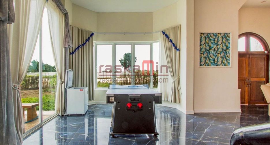 For rent 6 bedrooms villa in Bang Lamung, Chonburi