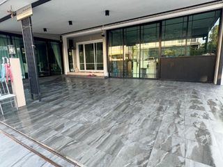 For sale 4 bedrooms house in Mueang Pathum Thani, Pathum Thani