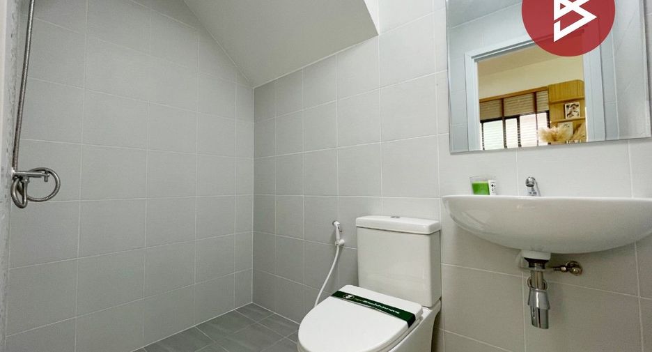 For sale 3 ベッドルーム townhouse in Sam Phran, Nakhon Pathom