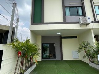 Reihenhaus zum Kauf mit 3 Zimmer in Sam Phran, Nakhon Pathom