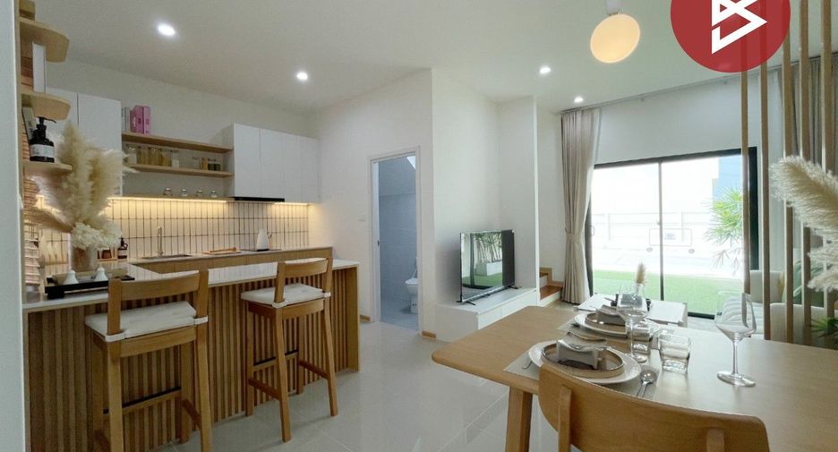 For sale 3 ベッドルーム townhouse in Sam Phran, Nakhon Pathom