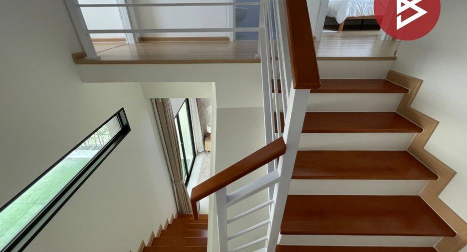 For sale 3 ベッドルーム townhouse in Sam Phran, Nakhon Pathom