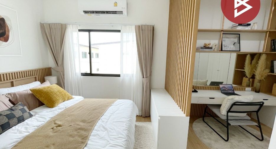 For sale 3 ベッドルーム townhouse in Sam Phran, Nakhon Pathom