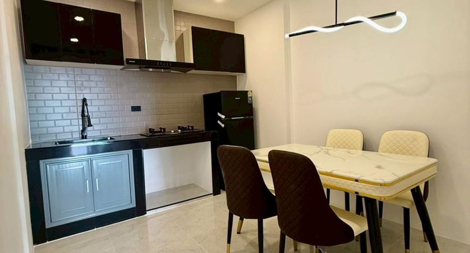 À vendre 2 chambres maison de ville à Bang Lamung, Chonburi