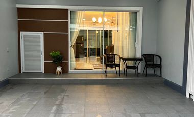 Casa adosada en alquiler de 3 habitaciones en Bang Lamung, Chonburi