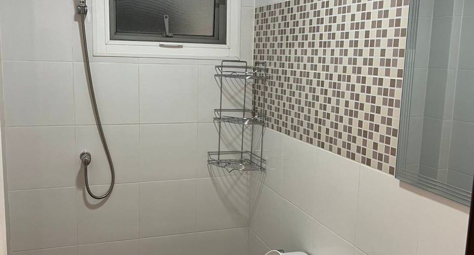 For rent 3 bedrooms townhouse in Bang Lamung, Chonburi