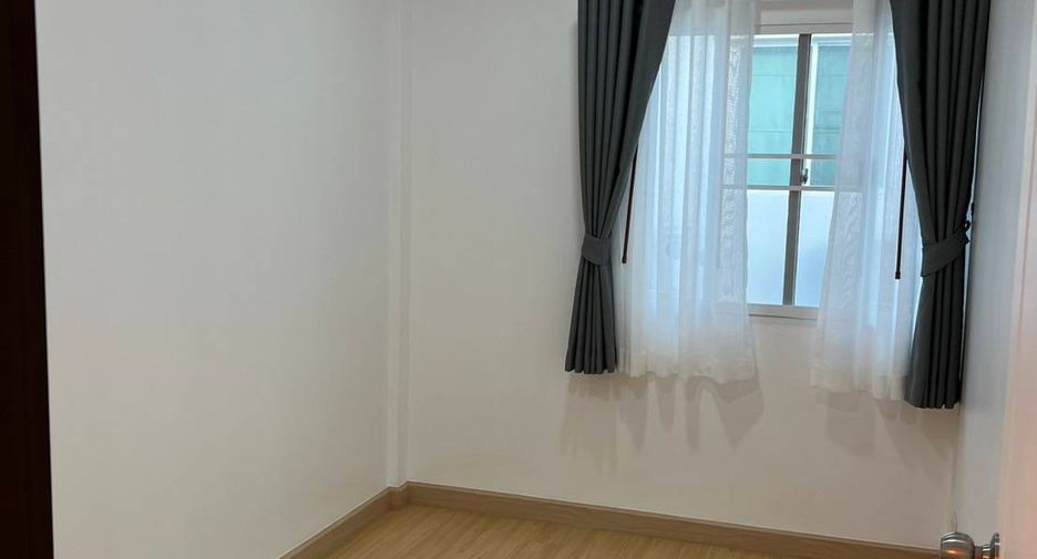For rent 3 bedrooms townhouse in Bang Lamung, Chonburi