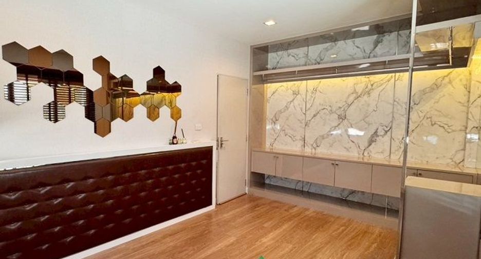 For sale 4 bedrooms house in Mueang Nonthaburi, Nonthaburi
