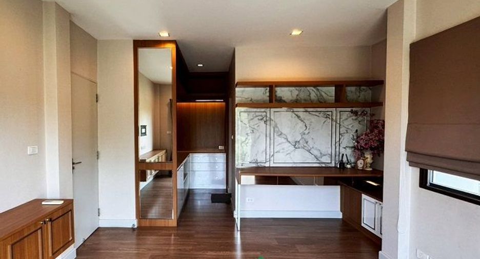 For sale 4 bedrooms house in Mueang Nonthaburi, Nonthaburi
