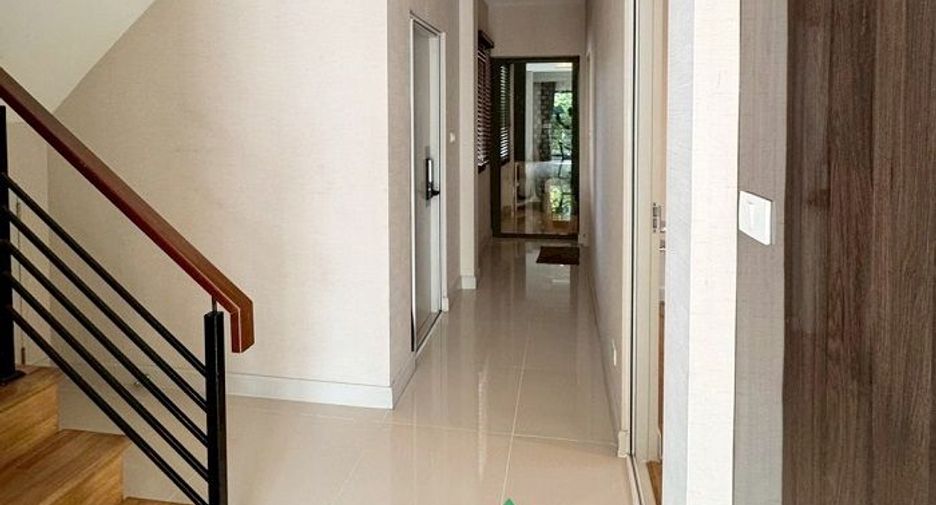 For sale 4 bedrooms house in Mueang Nonthaburi, Nonthaburi