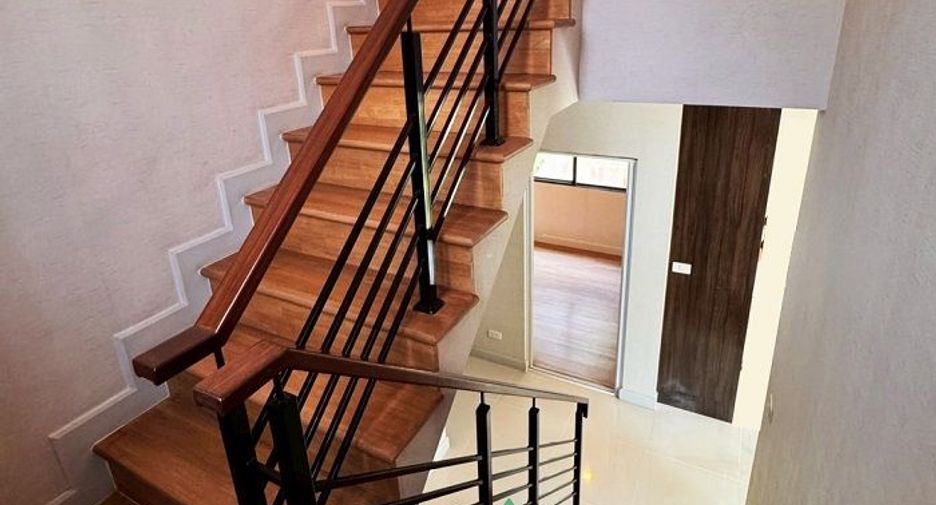 For sale 4 bedrooms house in Mueang Nonthaburi, Nonthaburi