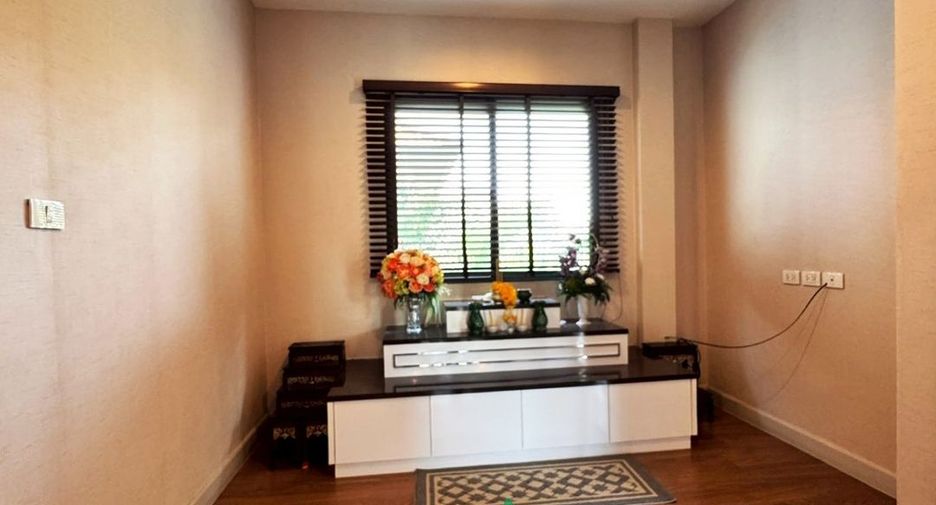 For sale 4 bedrooms house in Mueang Nonthaburi, Nonthaburi