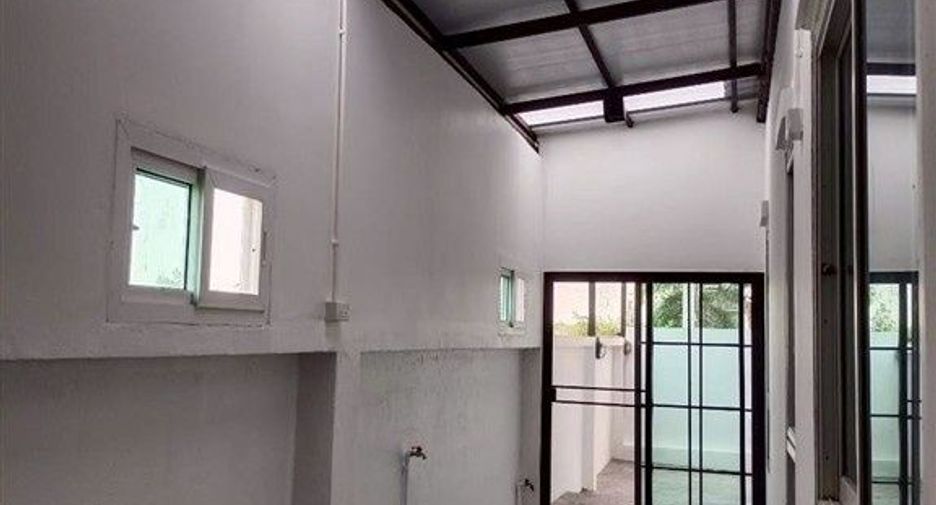 For sale 3 bedrooms townhouse in Lat Krabang, Bangkok