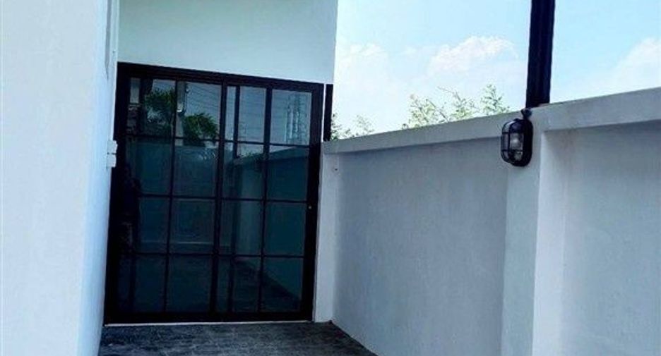 For sale 3 bedrooms townhouse in Lat Krabang, Bangkok