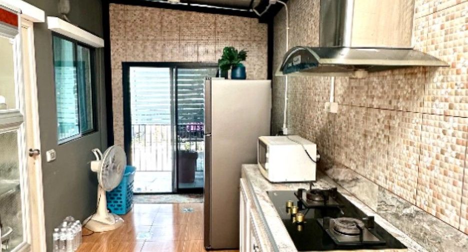 For sale 4 bedrooms townhouse in Bang Phli, Samut Prakan