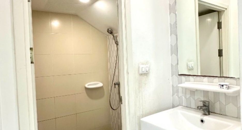 For sale 4 bedrooms townhouse in Bang Phli, Samut Prakan