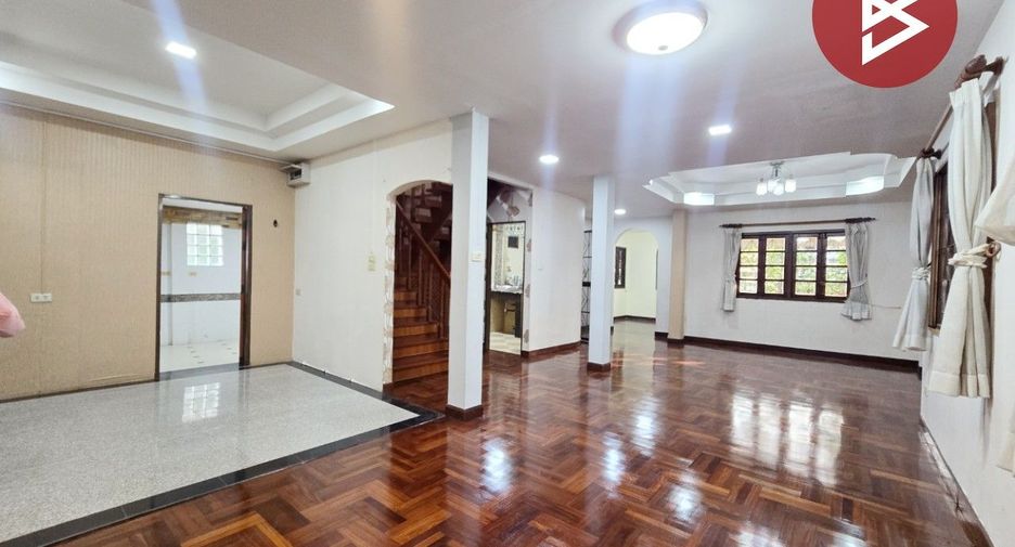 Casa en venta de 4 habitaciones en Saphan Sung, Bangkok