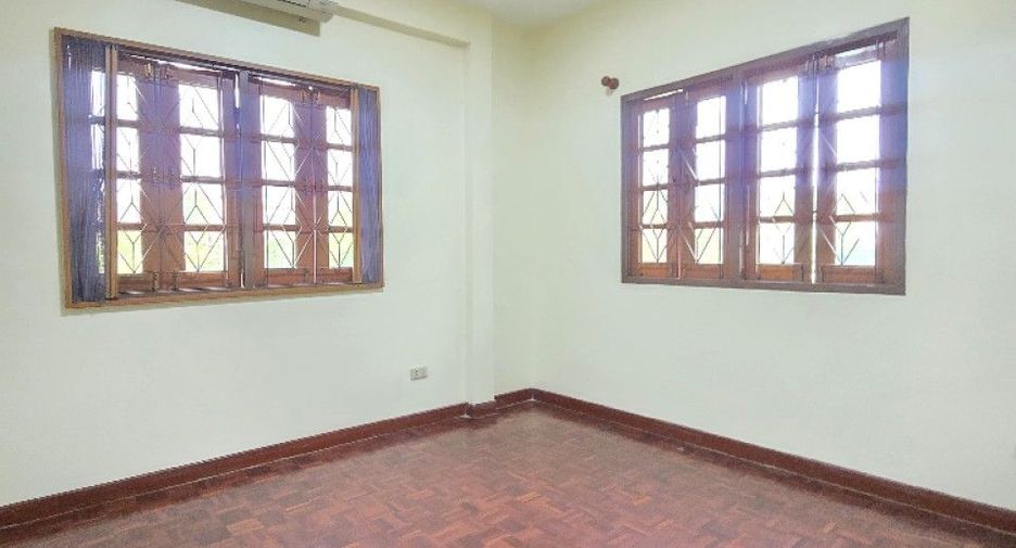 Casa en venta de 4 habitaciones en Saphan Sung, Bangkok