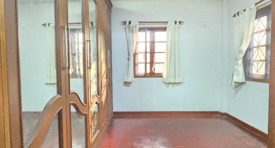 Casa en venta de 4 habitaciones en Saphan Sung, Bangkok