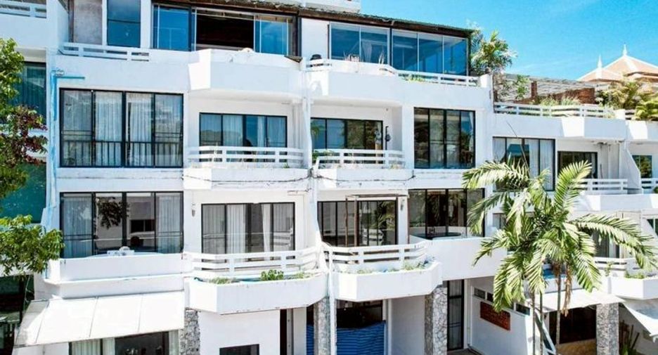 For sale 8 bedrooms townhouse in Pratumnak, Pattaya