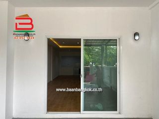 For sale 2 ベッドルーム townhouse in Chatuchak, Bangkok