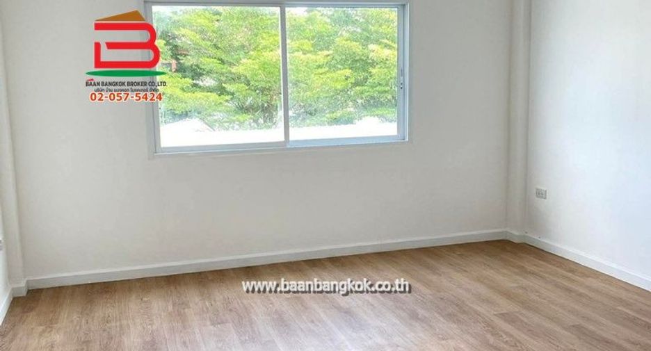 For sale 2 ベッドルーム townhouse in Chatuchak, Bangkok