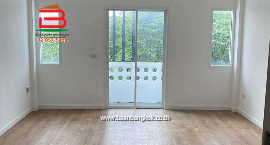 For sale 2 ベッドルーム townhouse in Chatuchak, Bangkok