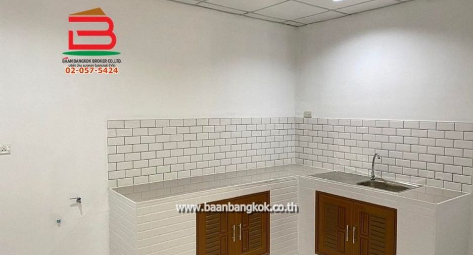 For sale 2 ベッドルーム townhouse in Chatuchak, Bangkok