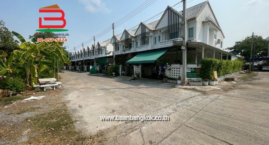 For sale 2 ベッドルーム townhouse in Chatuchak, Bangkok