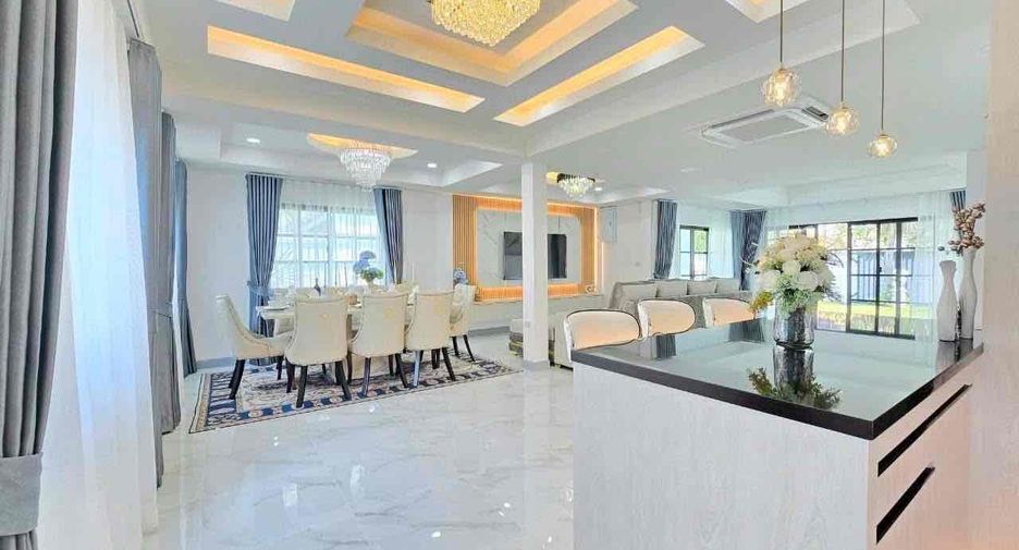 For sale 4 bedrooms villa in Bang Lamung, Chonburi