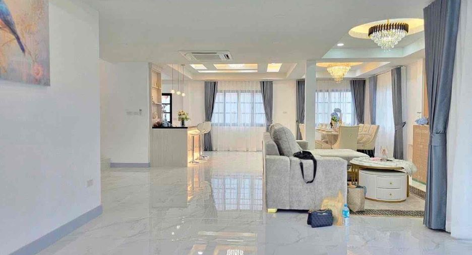 For sale 4 bedrooms villa in Bang Lamung, Chonburi