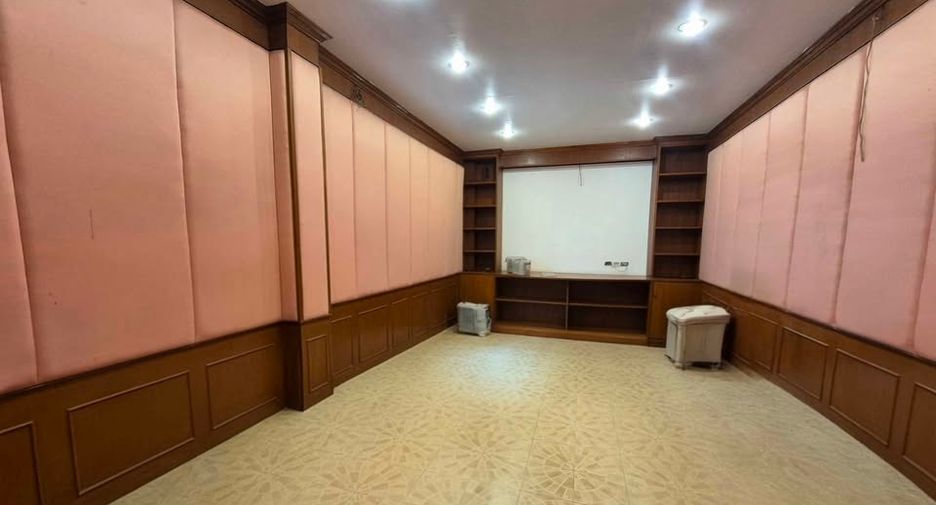 ให้เช่า 4 ห้องนอน บ้านเดี่ยว ใน ห้วยขวาง, กรุงเทพฯ
