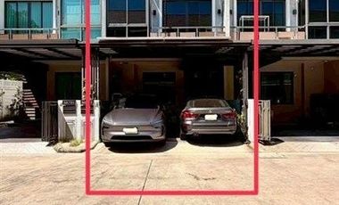 For sale 3 bedrooms townhouse in Lat Phrao, Bangkok