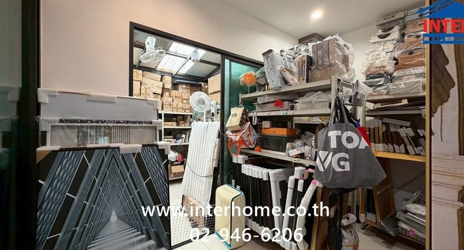 For sale 3 bedrooms townhouse in Lat Phrao, Bangkok