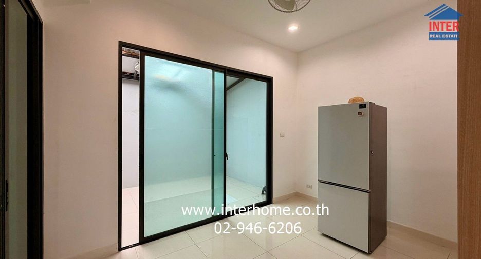Reihenhaus zum Kauf mit 3 Zimmer in Lat Phrao, Bangkok