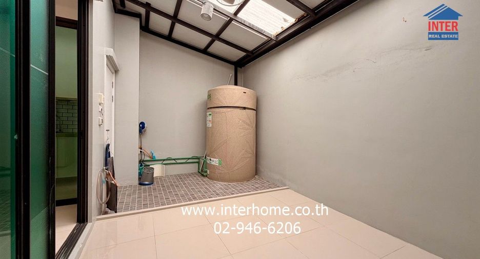 Reihenhaus zum Kauf mit 3 Zimmer in Lat Phrao, Bangkok