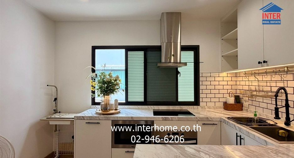 Reihenhaus zum Kauf mit 3 Zimmer in Lat Phrao, Bangkok