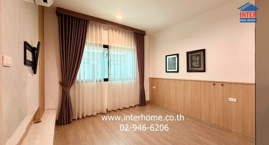 Reihenhaus zum Kauf mit 3 Zimmer in Lat Phrao, Bangkok