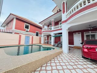 Villa en alquiler de 5 habitaciones en Bang Lamung, Chonburi