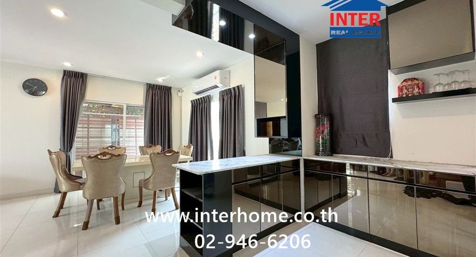 For sale 3 bedrooms house in Mueang Pathum Thani, Pathum Thani