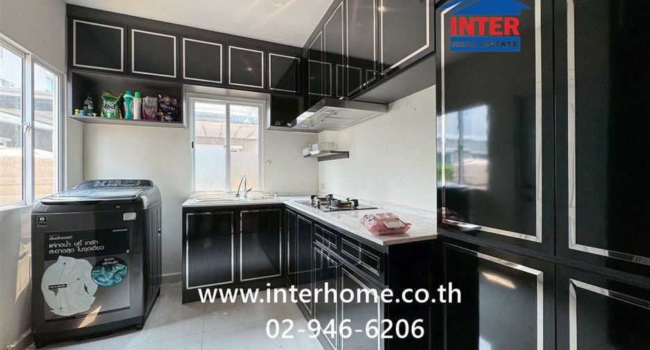 For sale 3 bedrooms house in Mueang Pathum Thani, Pathum Thani