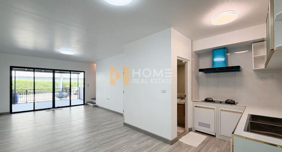 For sale 3 ベッドルーム townhouse in Chom Thong, Bangkok