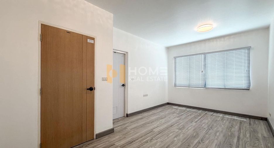 For sale 3 ベッドルーム townhouse in Chom Thong, Bangkok