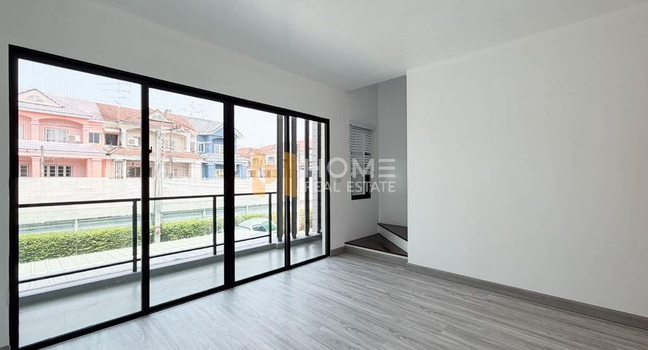 For sale 3 ベッドルーム townhouse in Chom Thong, Bangkok