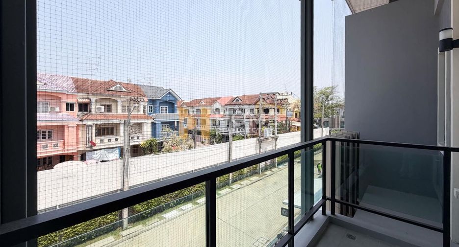 For sale 3 ベッドルーム townhouse in Chom Thong, Bangkok
