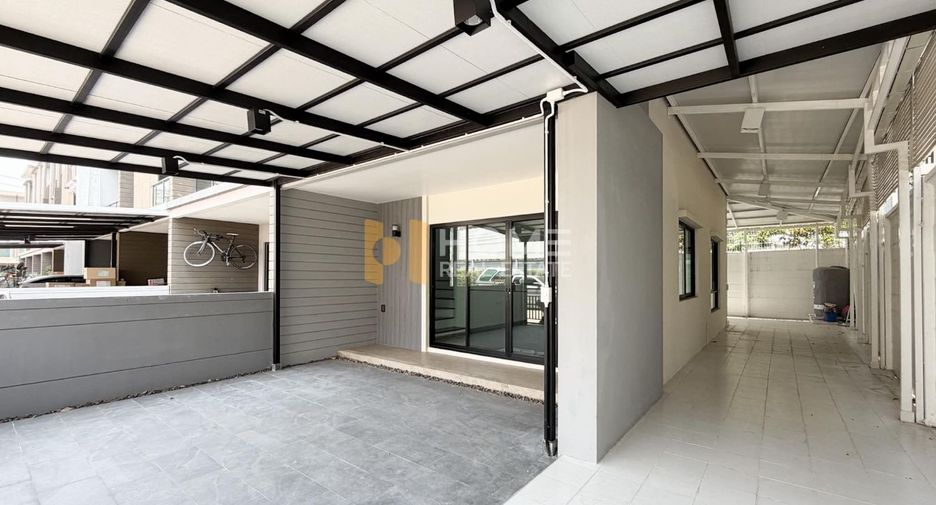 For sale 3 ベッドルーム townhouse in Chom Thong, Bangkok